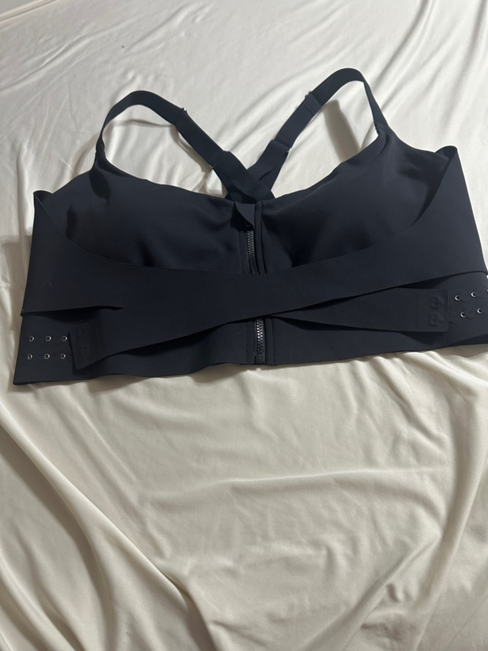 HALARA Black Front-Zip Crossback and front Sports Bra